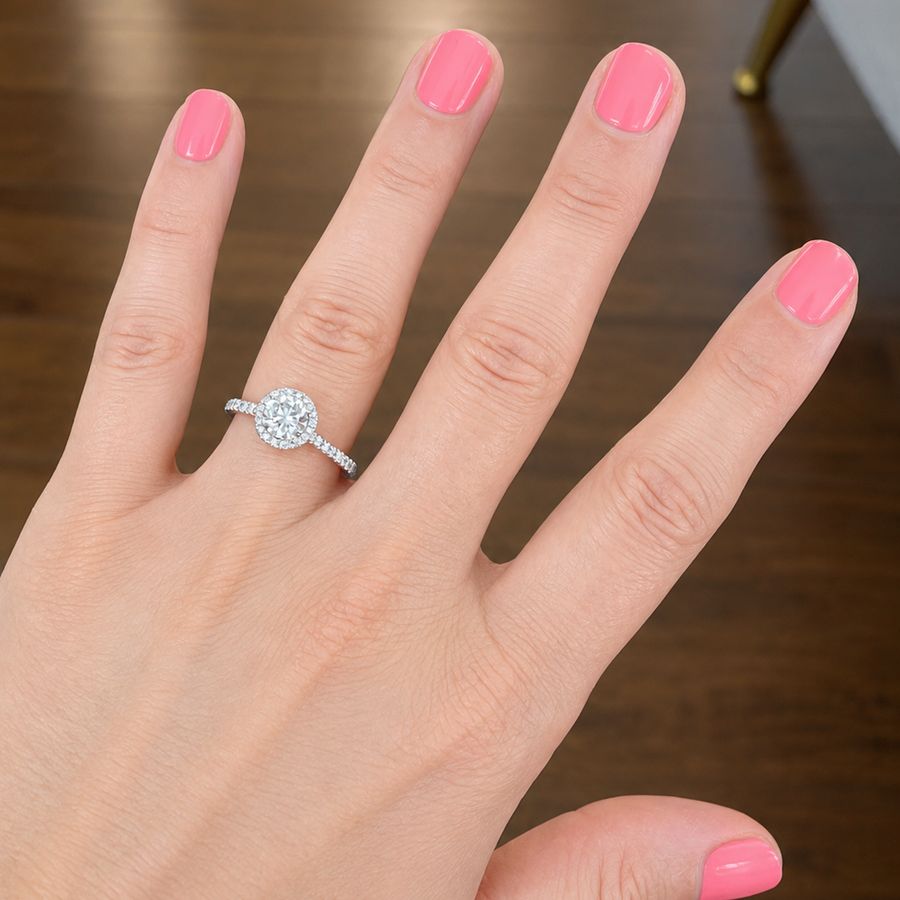 Bijouterie Setor diamond engagement ring, worn on a hand